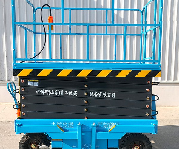 皮山自行走升降机